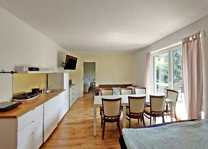 Sunny Terraces Rose Valley, B&B 류블랴나