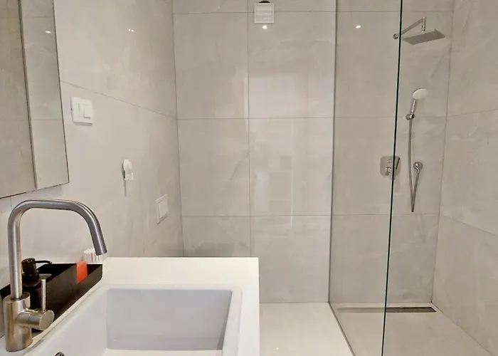 לינה וארוחת בוקר Sunny Terraces Rose Valley, 3*