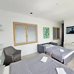 Sunny Terraces Rose Valley, 住宿加早餐酒店 卢布尔雅那
